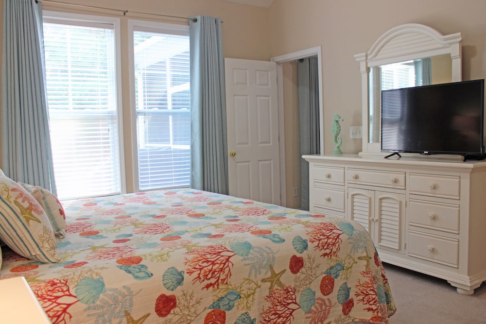 Barefoot Resort by Palmetto Vacations