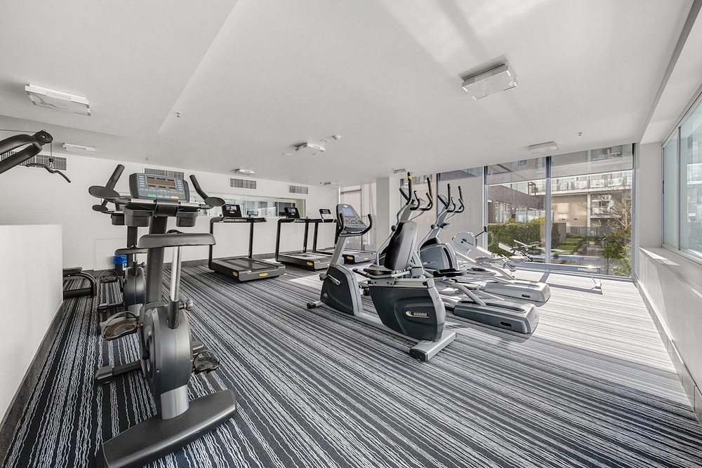 Spacious Apartment With Gym & Pool Access
