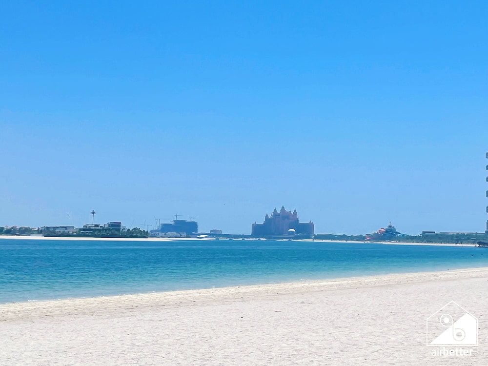 Luxury Beachfront 1BR on Palm Jumeirah & Balcony