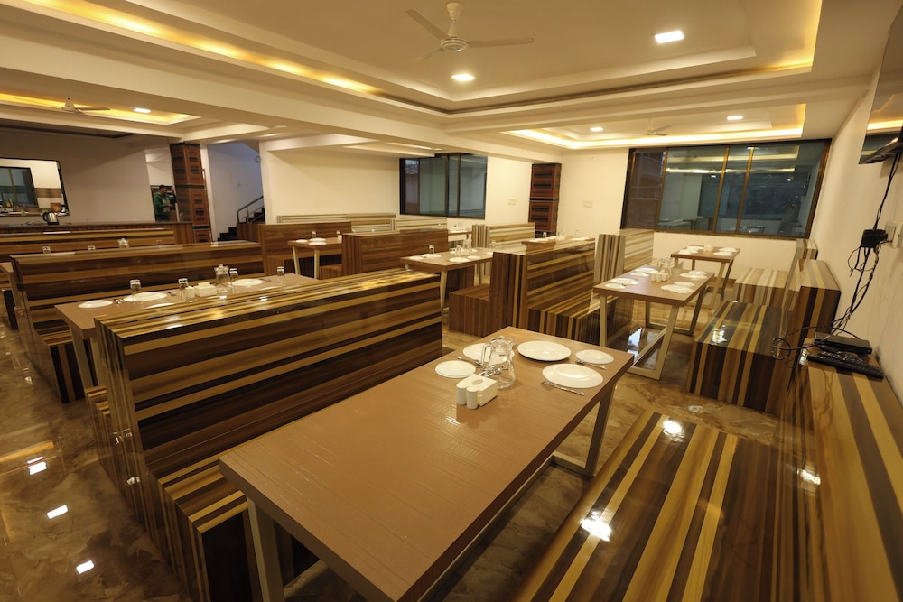 Green Paradise Hotel And Restaurant