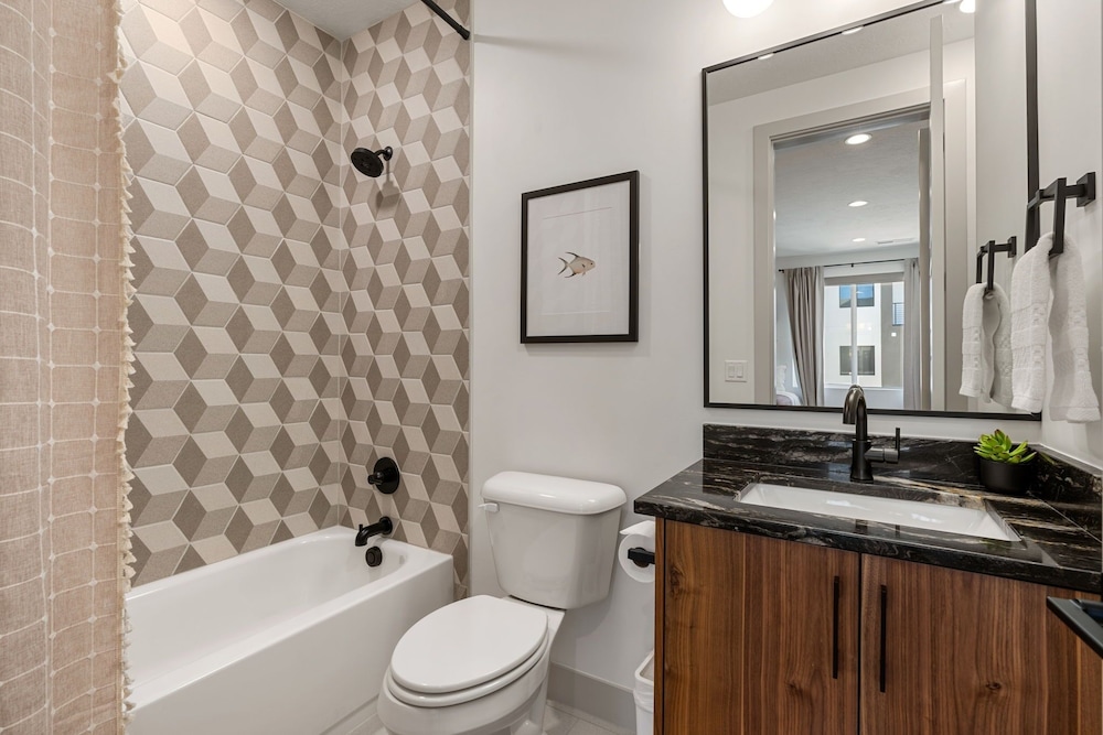 The Fish Bowl 6 Bedroom Townhouse