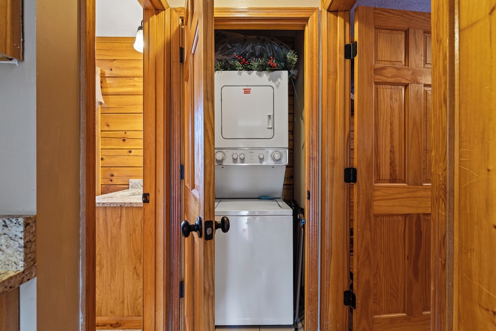 Bear Hideaway Cozy 3BR Cabin