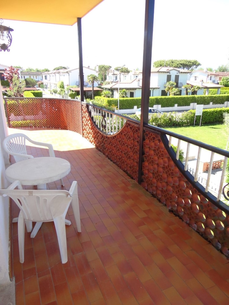 Spacious Villa With Private Garden and Pool view 5