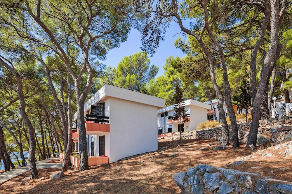 Beautiful Apartments in Jelsa, With Pool