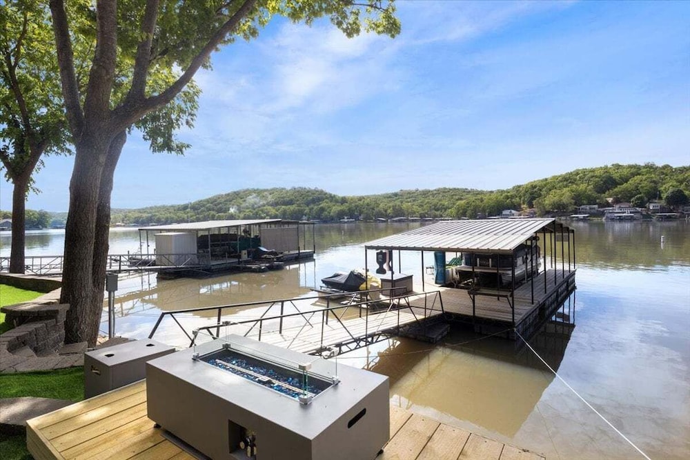 Private Dock, Bunkhouse, Firepit & Kayaks at Mm45
