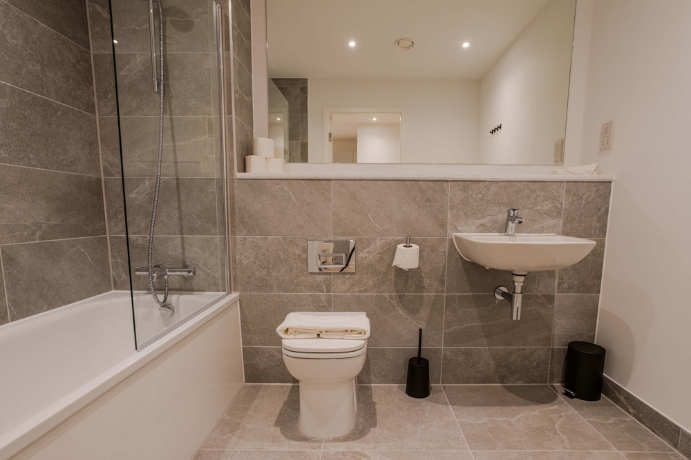 Bianco Suite 2BR With City Views