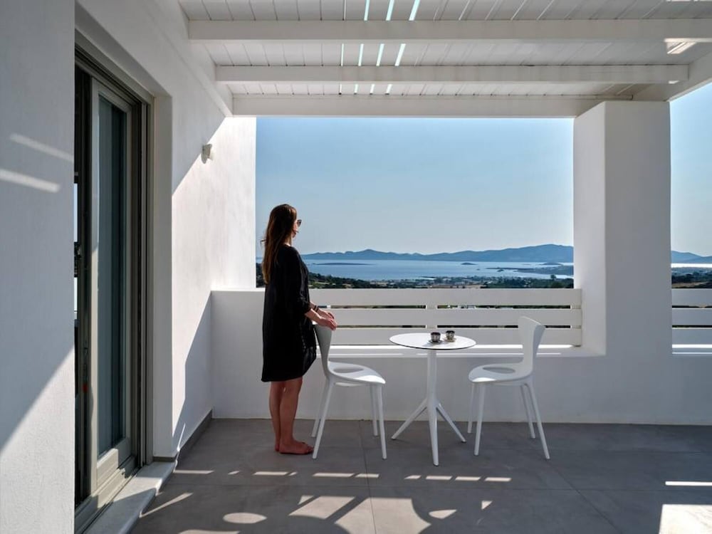 La Vitalite Luxury Villa Mer in Paros view 3