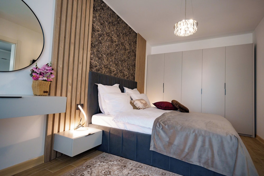 ROYALE SUNDANCE 225 INFINITY view 2