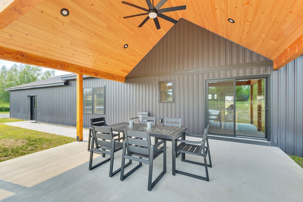 3 Mi to St Lawrence River: Spacious Ranch Home