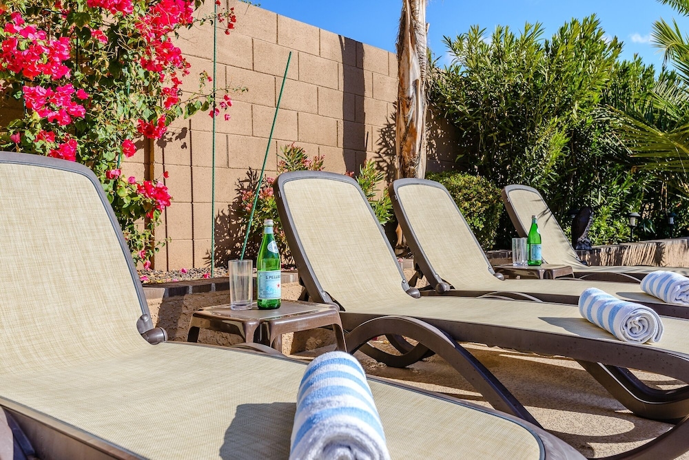Casa Solara 4 Bedroom Home by RedAwning