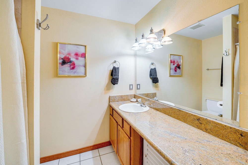 Sunrise Cove RC Llc: Lakefront Home w/ 2 Casitas!