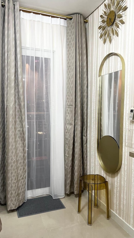 Salute de Madison Park Apartments