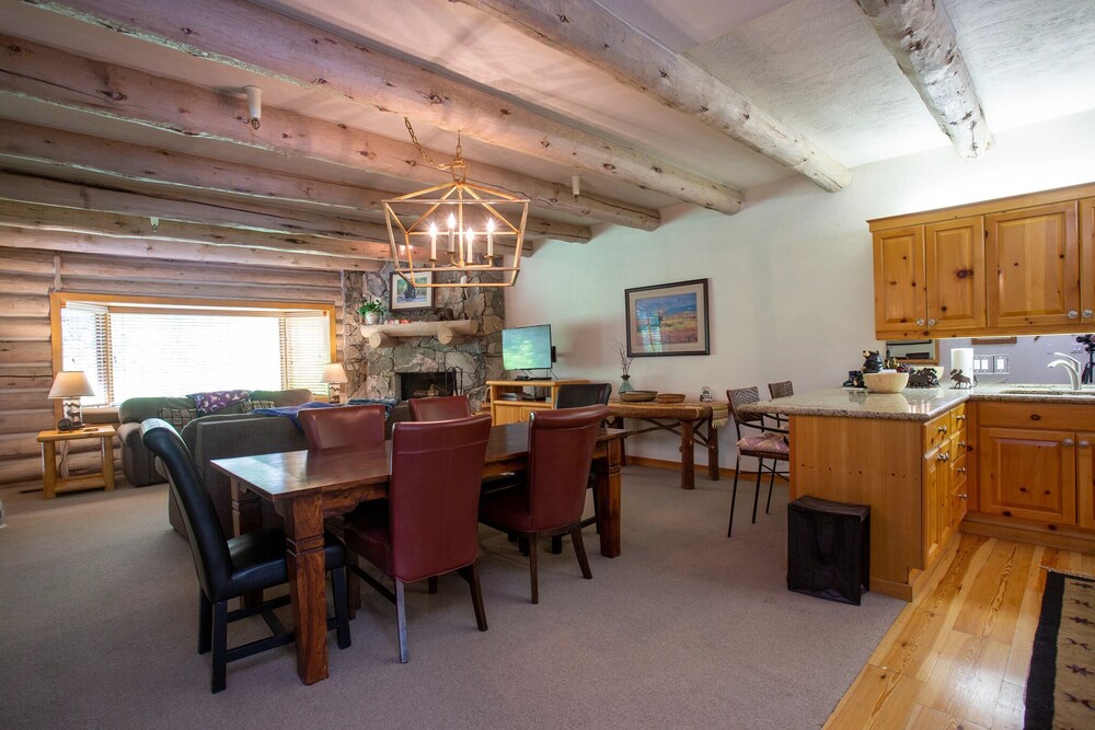 Pine Inn at Trail's End Lodge - Two Bedroom Residence with Spa #7 2 Condo