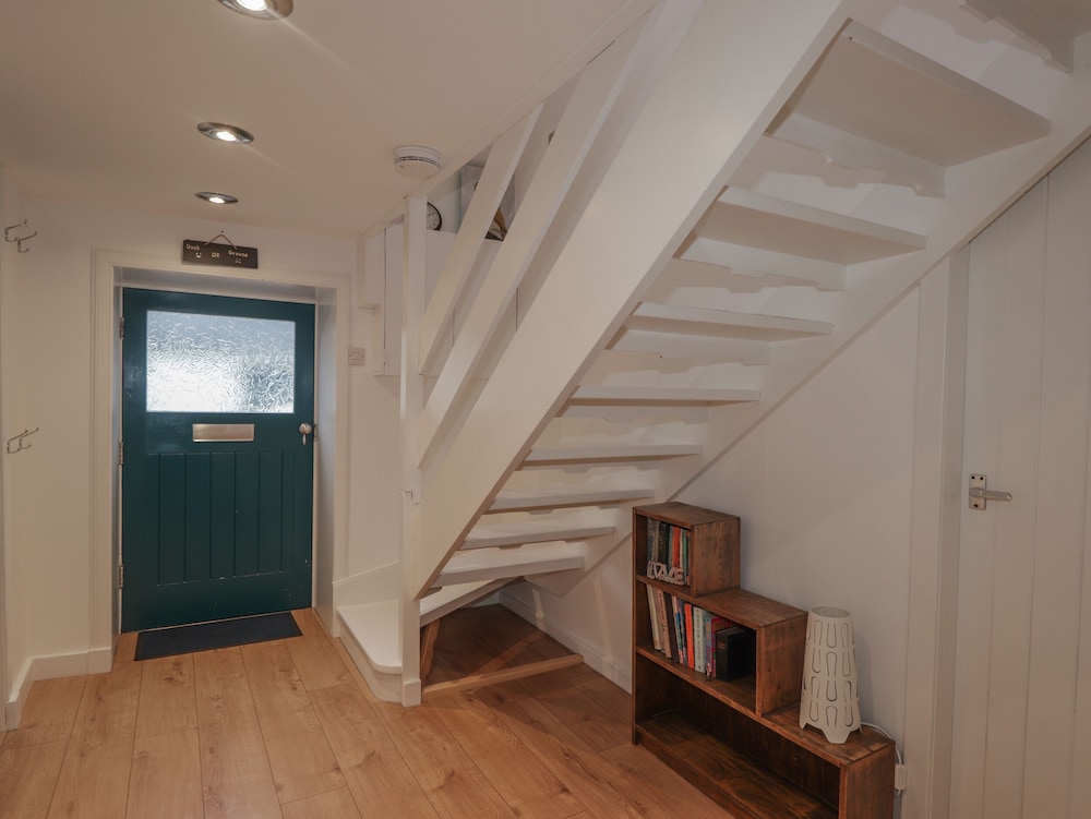 3 Dunrobin Street