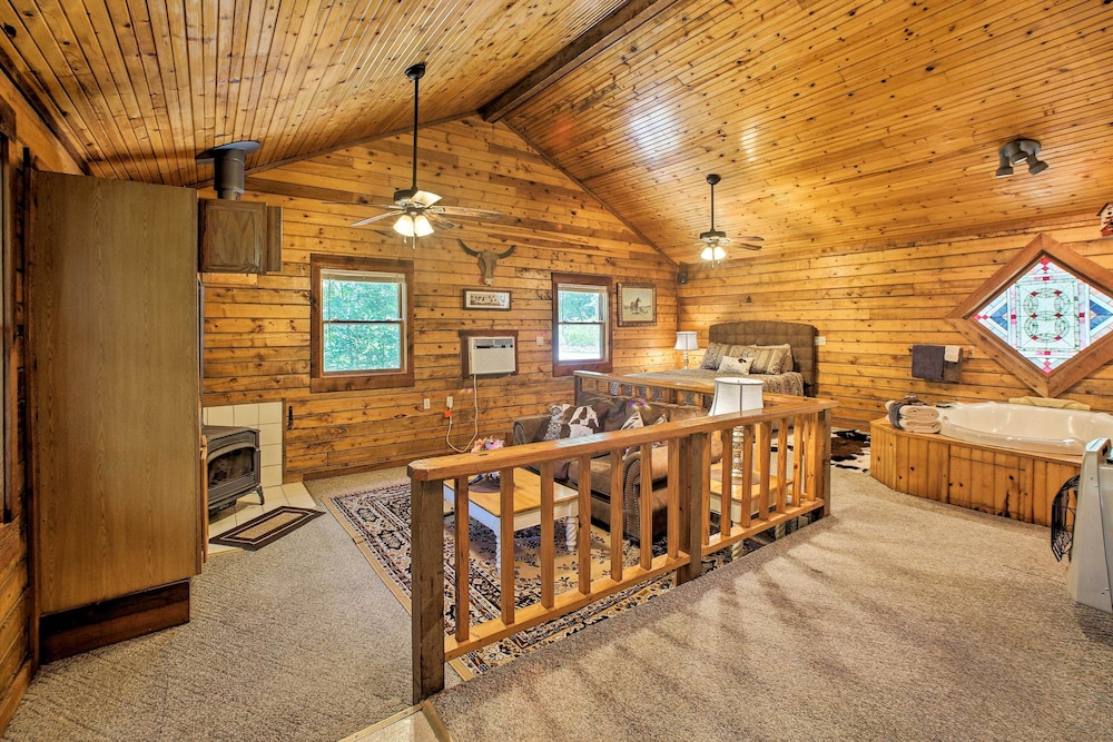 Secluded Studio 1 mi to Thorncrown Chapel