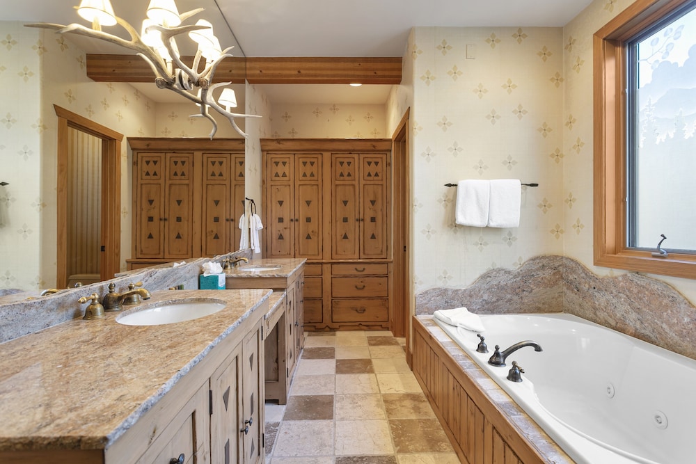 Thistle Drive Home at Deer Valley Resort - 4 Bedroom Home #3020 4 Condo