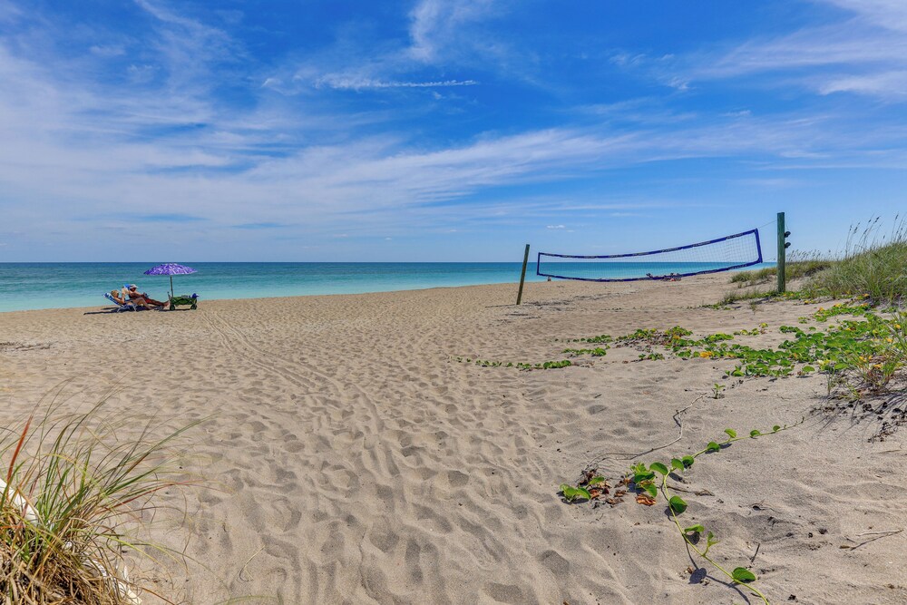 Pool, Golf & Beach Access: Fort Pierce Condo!