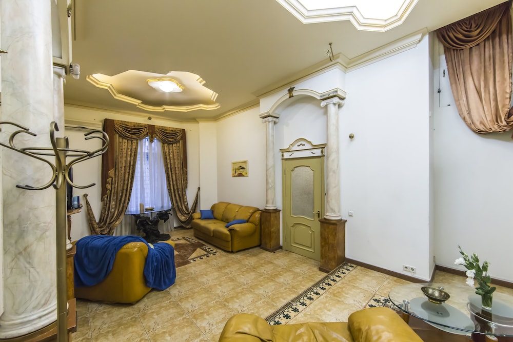 Stylish Apartment Close ot the Opera view 3