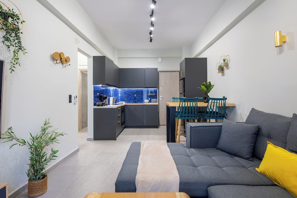 Cesily 2-Bedroom Apartment in Athens