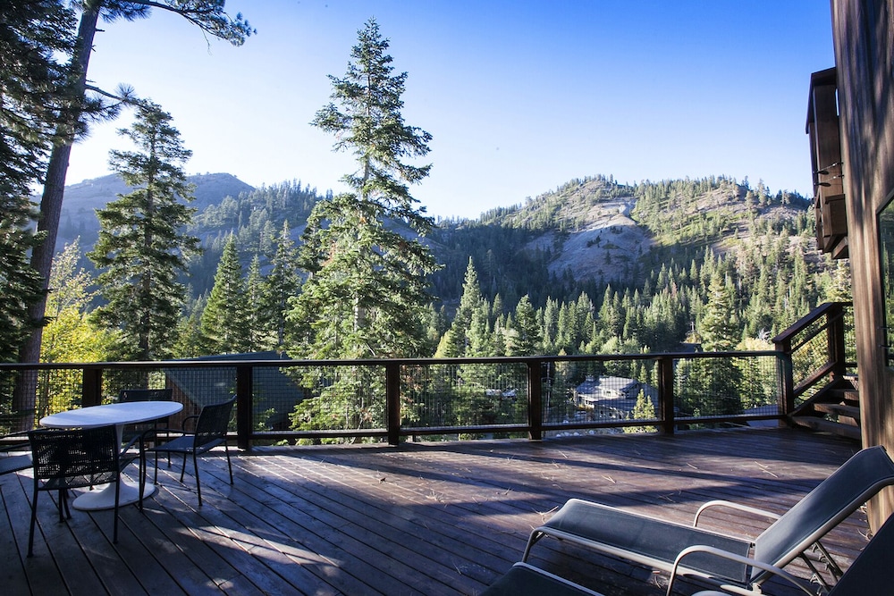 Lake Tahoe Vacations - Trapper Mc Nutt Modern Mountain 4 Bedroom Home by RedAwning - Property Image 32