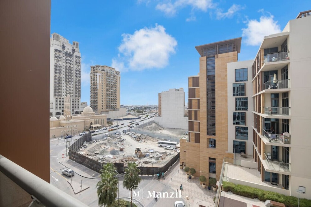 Manzil - Stylish 2BR nr Metro Station Al Jaddaf