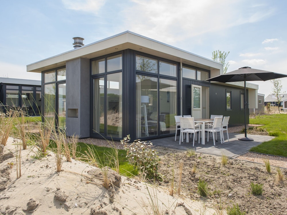 Modern Chalet With Combi Microwave, Near Rockanje