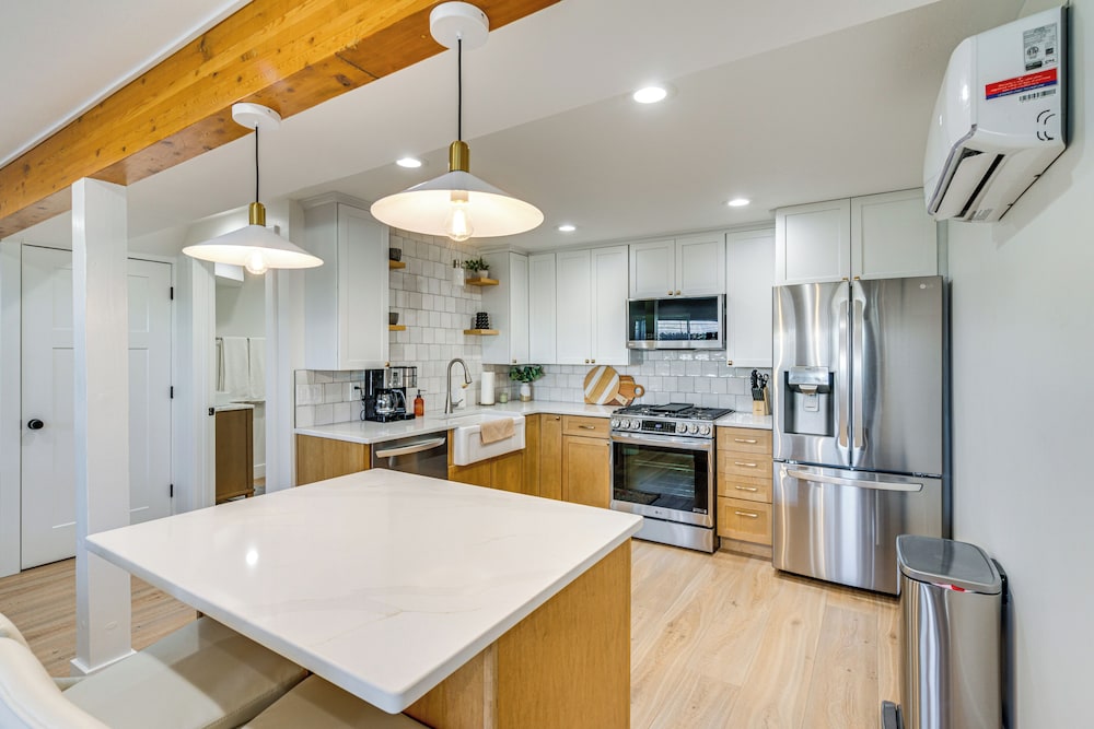 4 Mi to Downtown Ogden: Home w/ Pool Access!