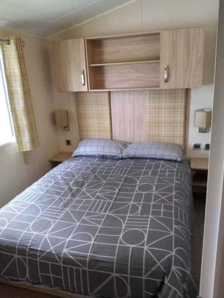3 bed Static Caravan in Newquay 5 Mins From Beach view 4