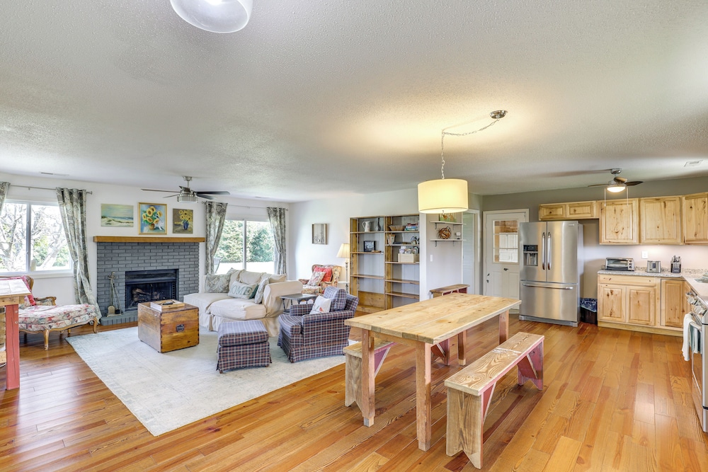 River Access & Gorgeous Views: Pisgah Forest Home!
