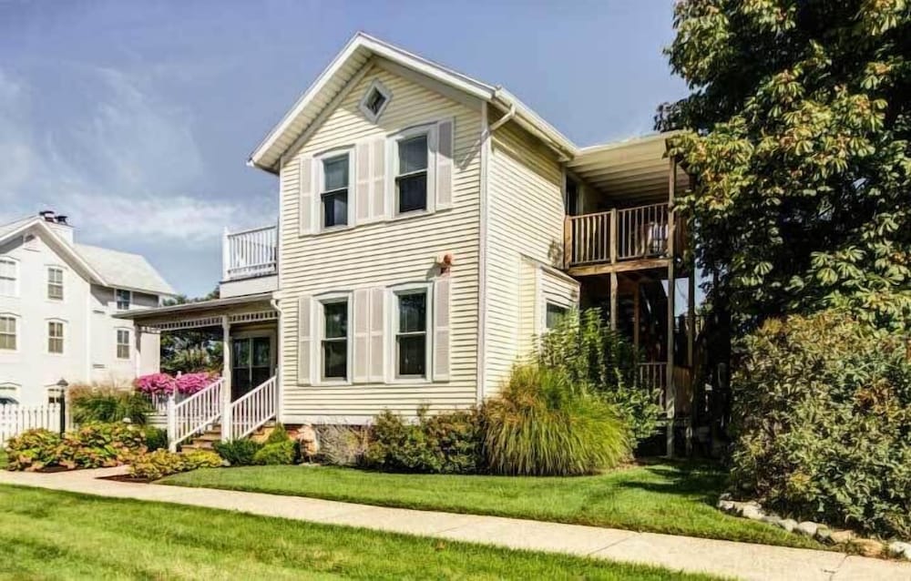 Hotel Captain's Cottage Suites