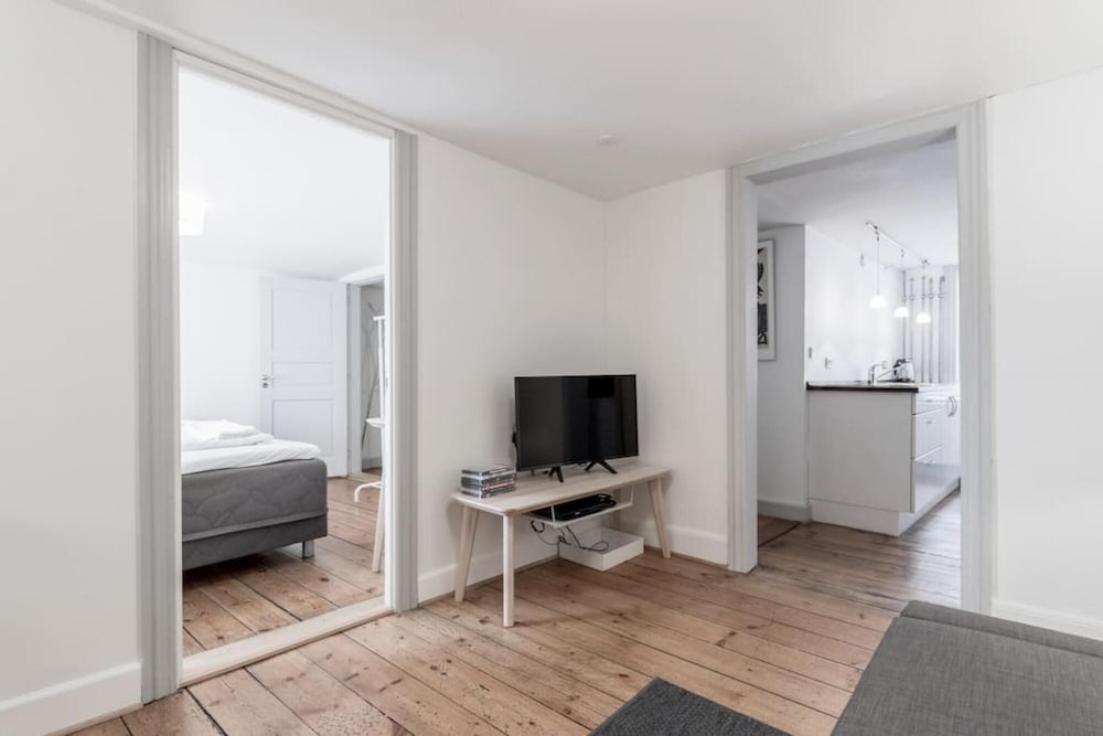 Apt Centrum of CPH 50M to Metro w Balcony view 5