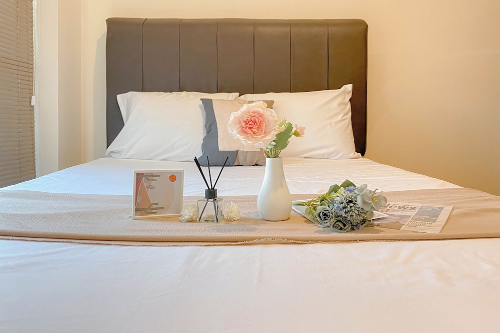 Homey And Good Place Studio At Tifolia Apartment