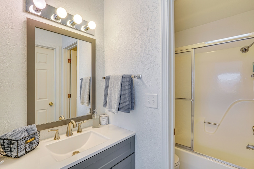 Lake Access & Views: Condo w/ Pools in Osage Beach
