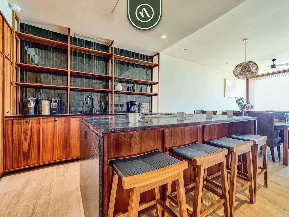 Luxury 4BR Oceanfront Condo - Private Beach - Pool