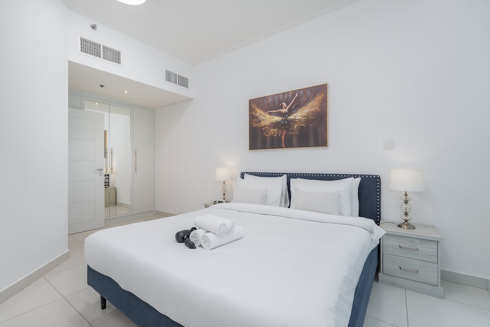 Marina Views and a 3 Bedroom Apartment in Dubai Marina