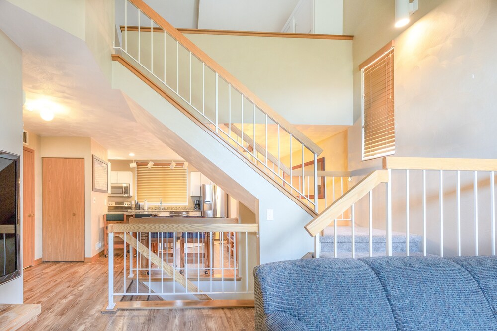 Seven Springs 2BR Loft Premium Condo, sleeps 11! by RedAwning