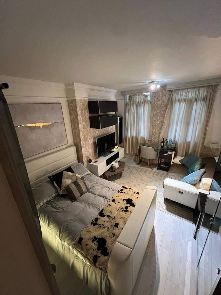 Luxury Westminster Apartment by Westminster Abbey