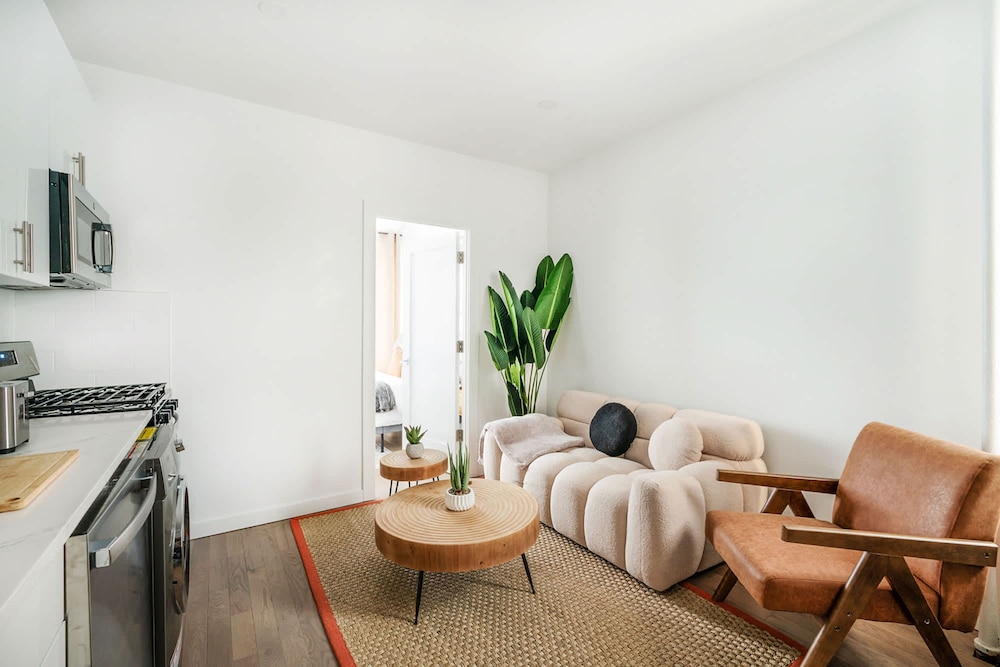 1290-3 New Renovated 2 Bedrooms in UES
