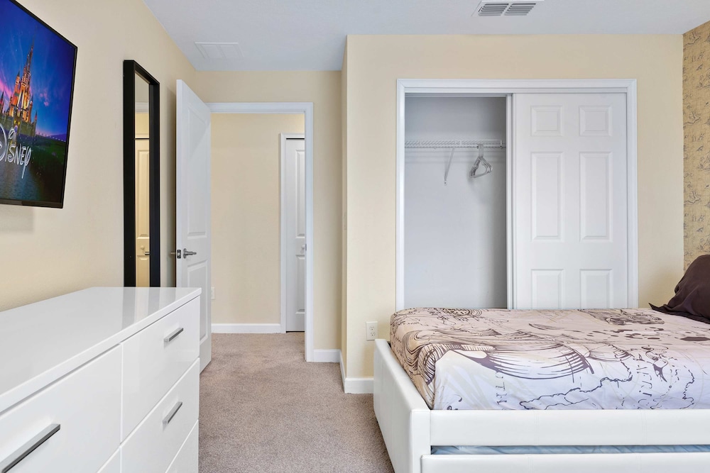 Themed Mickey Bedroom 4BR up to 8 People