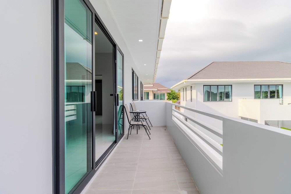 2 Villas 2 Kitchens Huge Pool V258