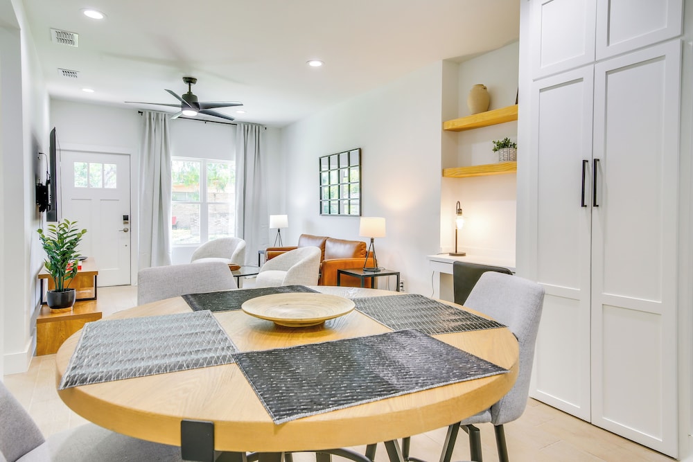 Stylish Brownsville Stay: Coastal Day Trips!