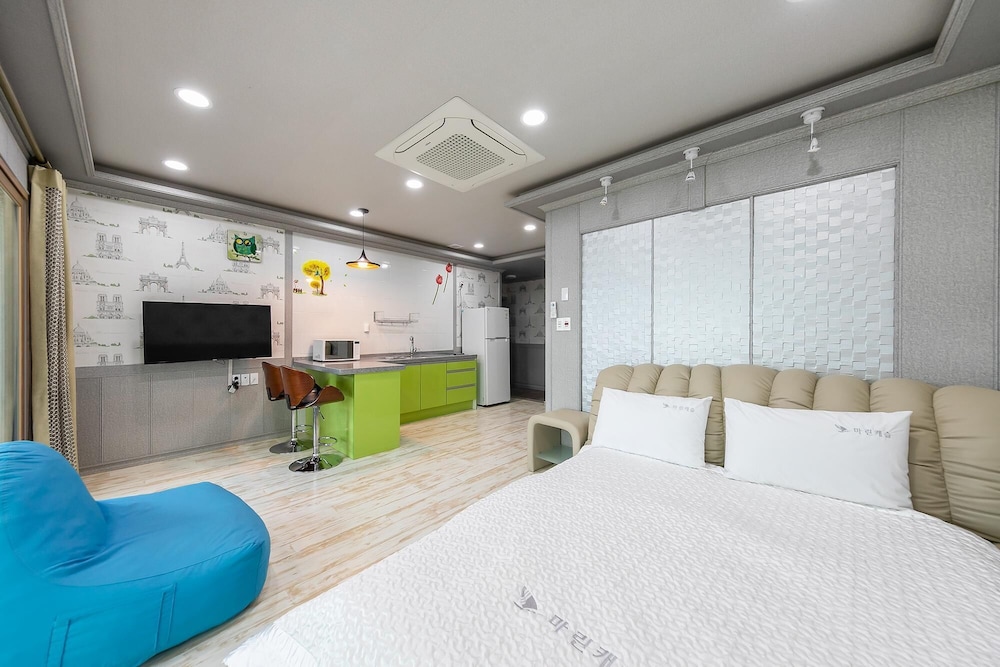 hotel room