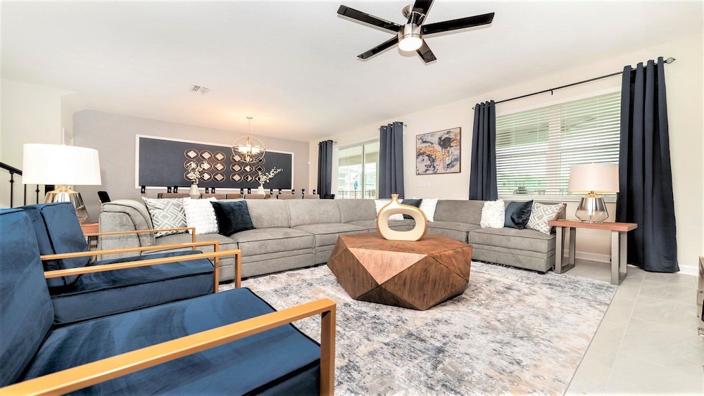 Elegant Retreat With Private Pool & Spa - Image 5