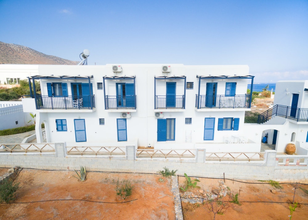 Okirroi Villas