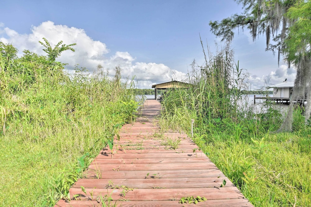 Waterfront Welaka Escape w/ Private Docks! view 5