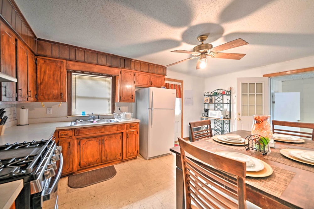Blounts Creek House w/ Yard - Pets Welcome!