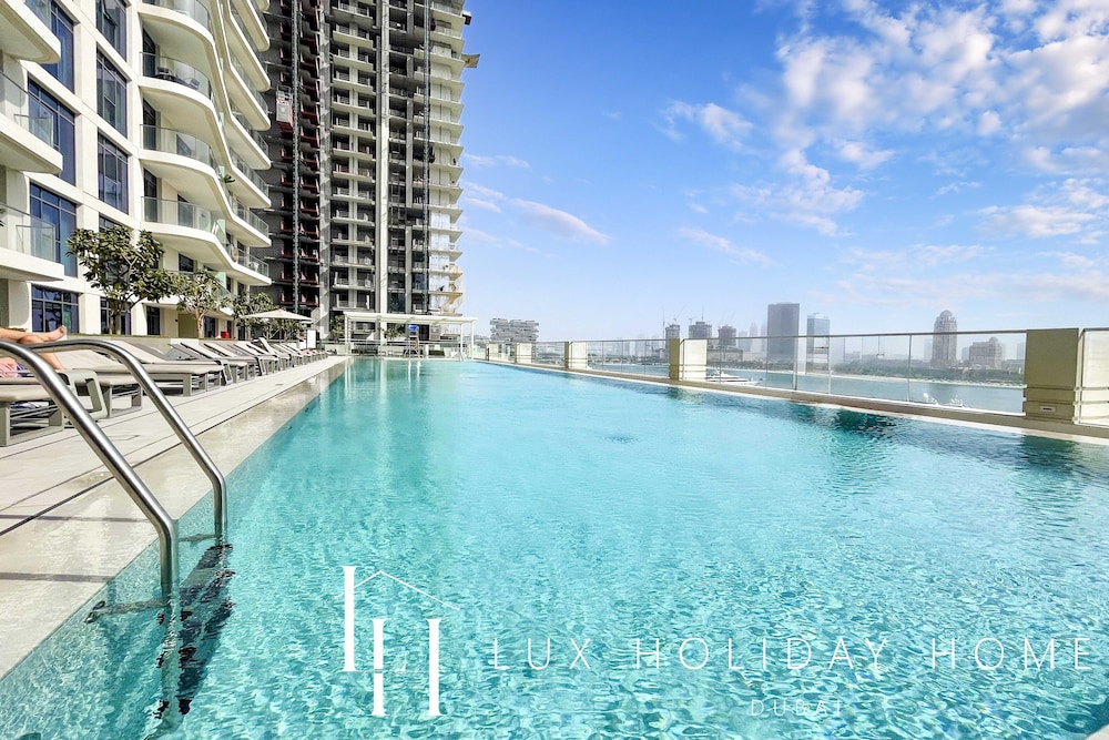 LUX The Marina Vista Beachfront Suite