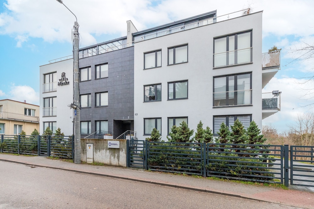 Beige Studio for 4 in Gdynia by Renters view 4