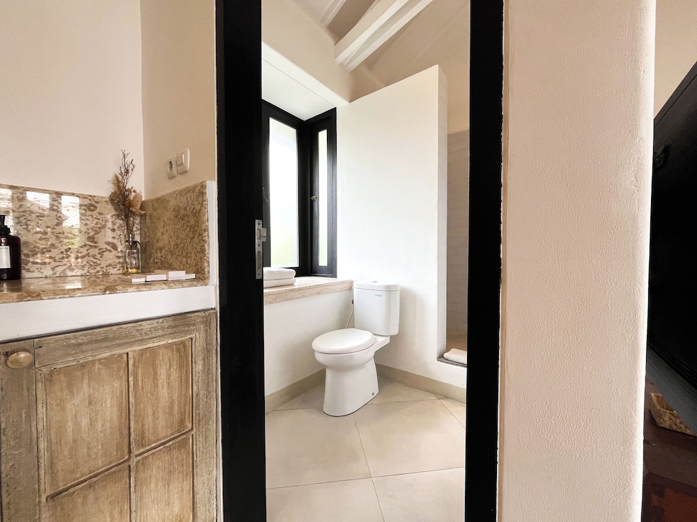 Lovely 2BR Villa Close to The Beach