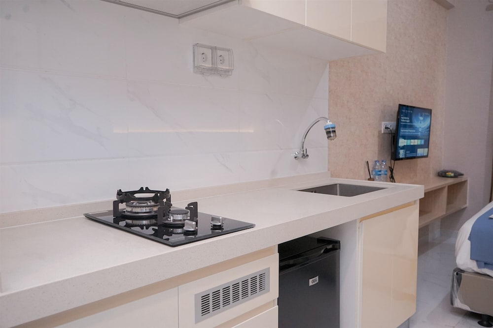 Simply And Cozy Studio Room At Sky House Bsd Apartment